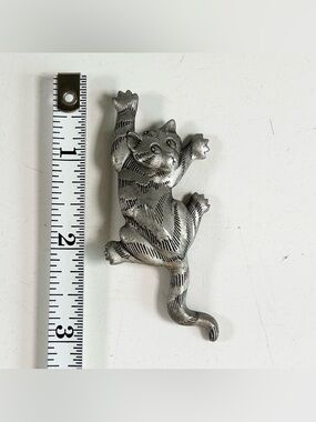 Jonette Jewelry Climbing Cat Brooch Pin 1988